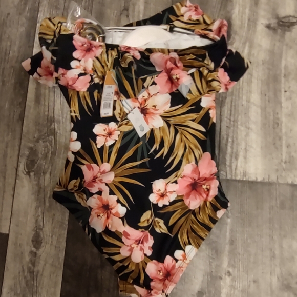 Kona Sol , NWT, Size Small Woman's Swimsuit - Picture 2 of 3